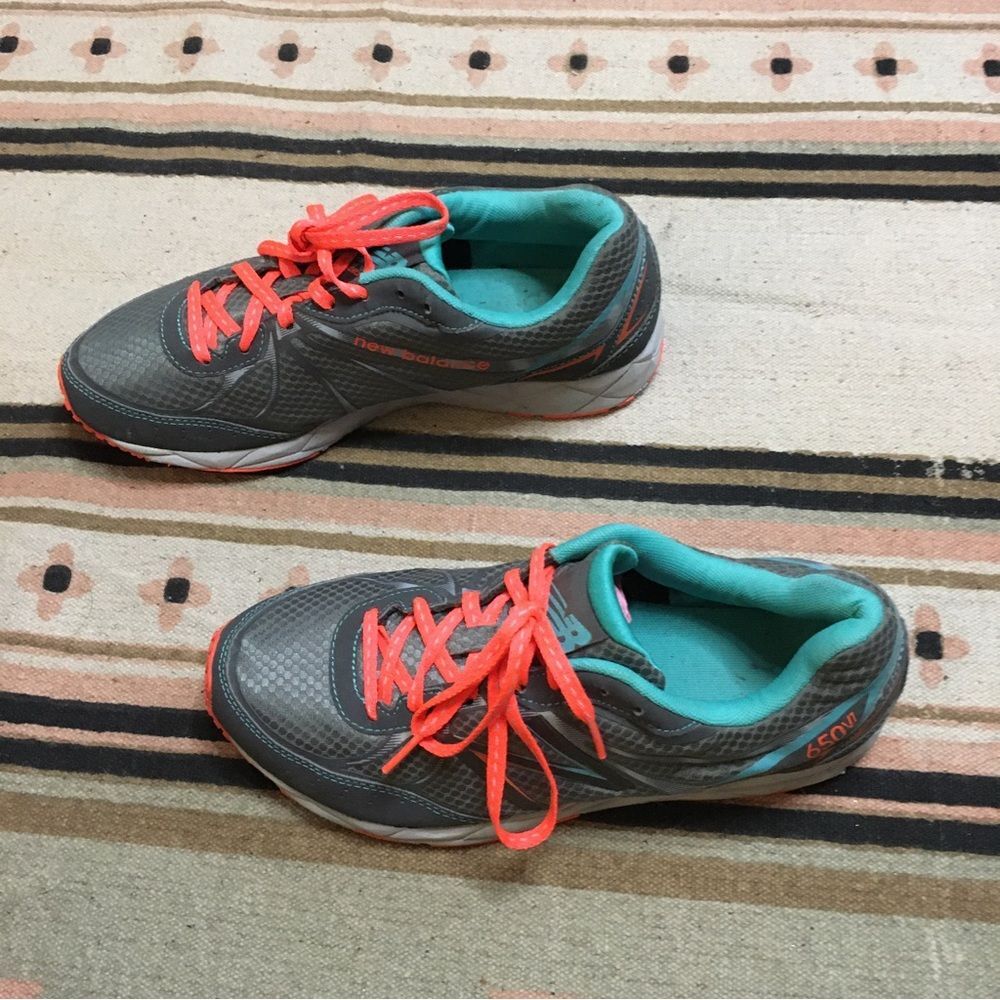 NB New Balance women’s 8.5 sneakers gray orange & teal good used condition